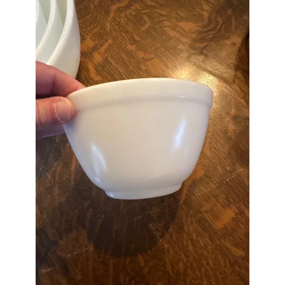 Vintage‎ Pyrex White Milk Glass Nesting Mixing Bowl Set 4 Piece 401 402 403 404
